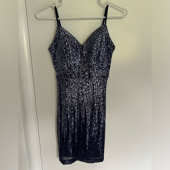 Dresses & Skirts - Navy Ombré Sequin Bodycon Homecoming/Formal Dress (Pear Culture, Size 1/2)